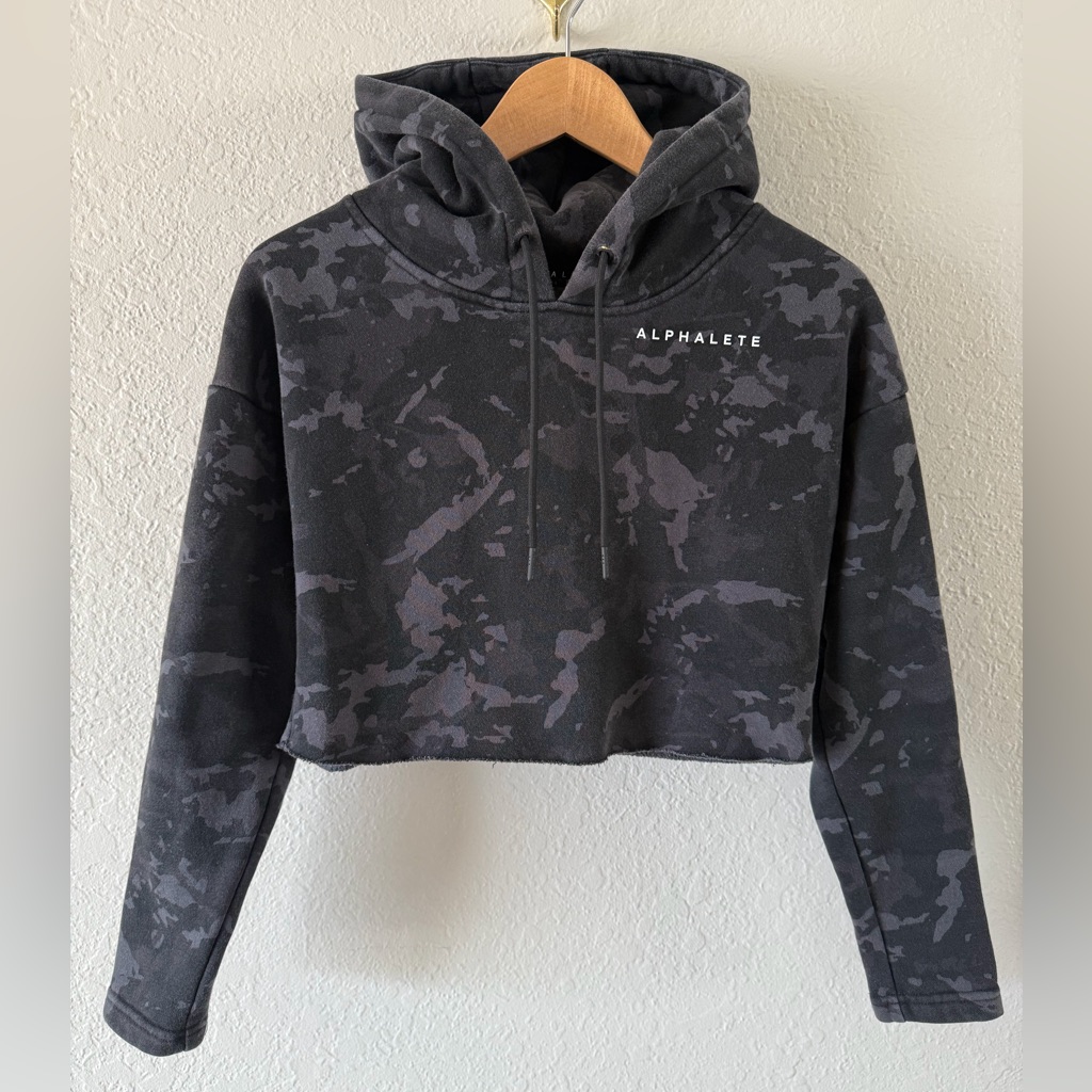 Alphalete Black Camo Cropped Pullover Long Sleeve Hoodie Women’s Small Gym